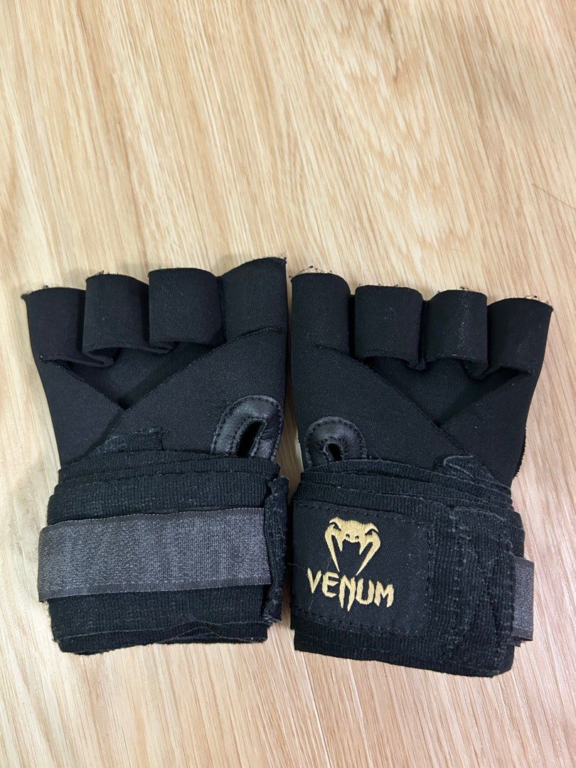 Venum Impact Boxing Gloves 12 oz, Sports Equipment, Other Sports
