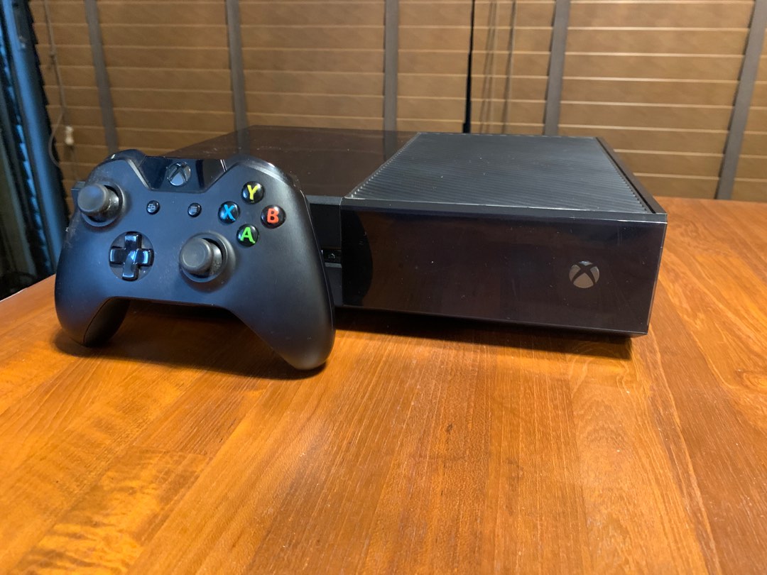 Xbox One (500GB) with controller, Video Gaming, Video Game Consoles