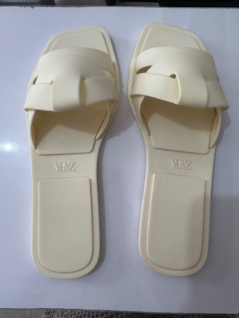 Zara best sale white slippers
