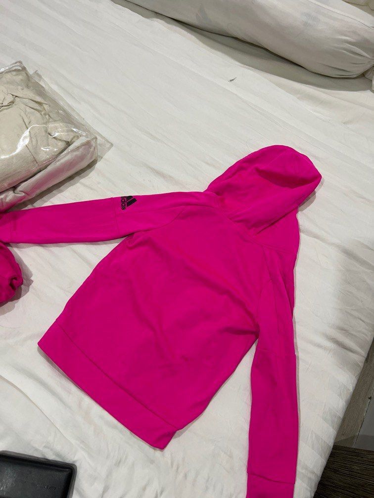 Adidas Track Suit for kids (Category: Babies & Kids Fashion) located in Cavite. Submitted by your.unique.treasure (Listing ID 1211561582, Image 3). Description: Issue: no zipper on jacket Sold as pair Best fit 4-7yrs old.