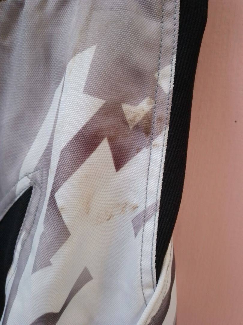 Alpinestars Motocross/Enduro pants (Category: Activewear) located in Paranaque City. Submitted by donjuan_thegreat (Listing ID 1211643161, Image 3). Description: Item in very good used condition Purchased in Paris With some marks on inner portion of pants as seen in pics Perfect for all weather conditions Material: 85% Polyester, 15 % Polyamide Size 32 but will fit up to Size 34 Dimensions: Waist 41-44.5 cm Length 94 cm For pick-up at UPS 5 Paran