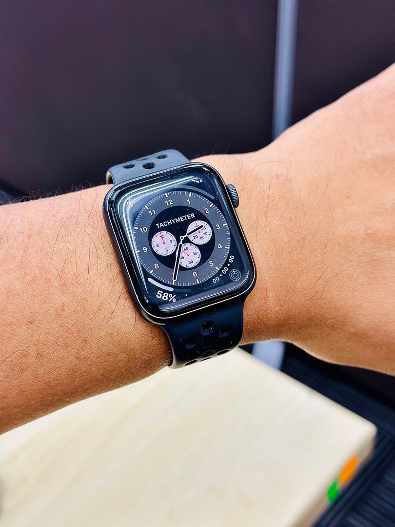 Apple watch 2025 s5 space grey