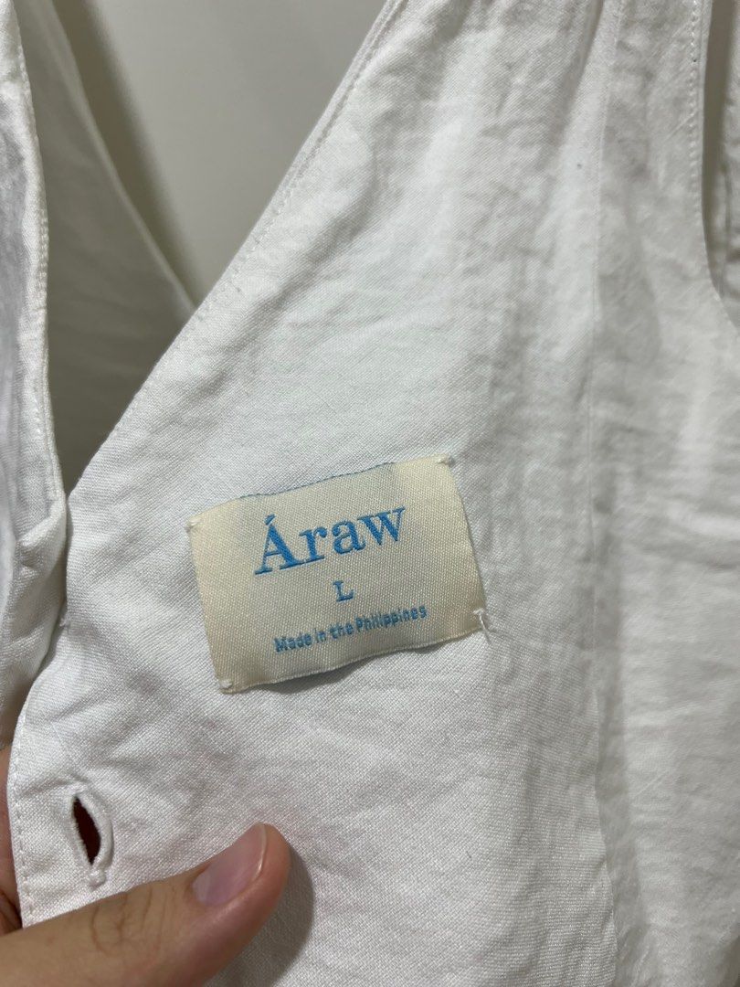 Araw The Line Rokeby White (Category: Sleeveless) located in Manila. Submitted by _eunice.o_ (Listing ID 1211549923, Image 3). Description: .