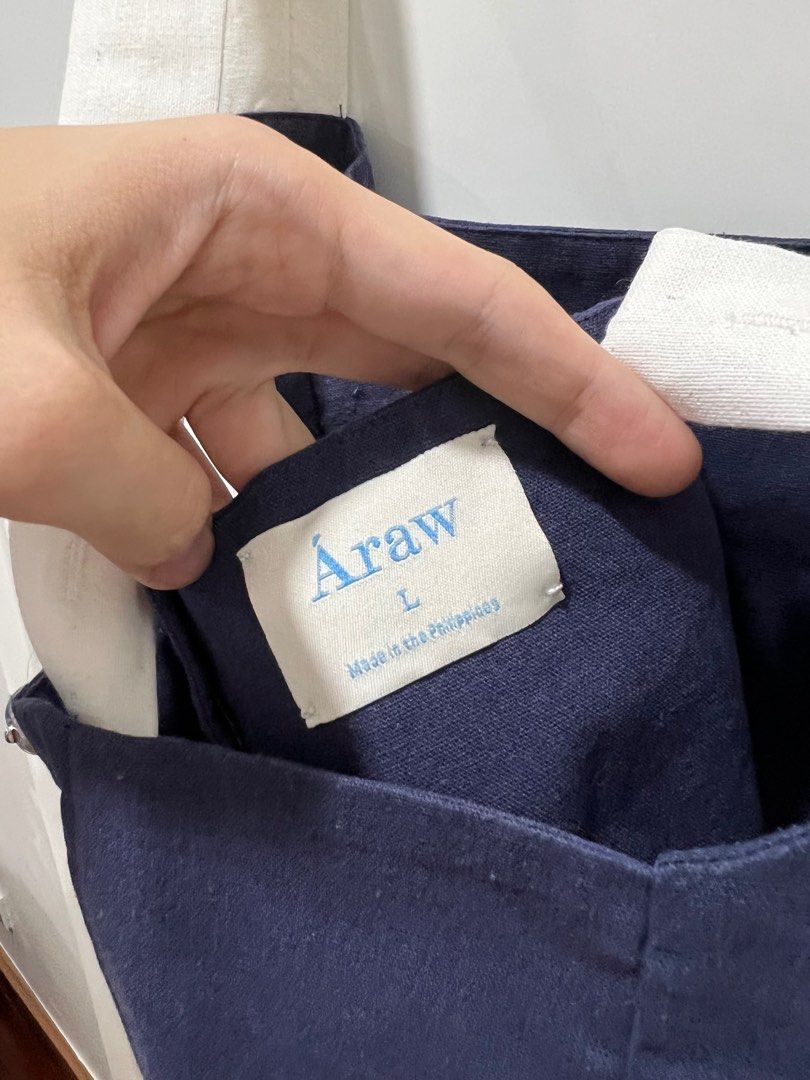 Araw The Line Square Crop Blue White (Category: Sleeveless) located in Manila. Submitted by _eunice.o_ (Listing ID 1211550949, Image 3). Description: .