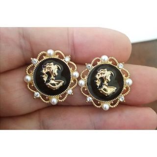 Beautiful Baroque Vintage style Enamel Portrait Cameo Jewelry Pearl Stud Earrings