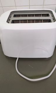 Bread toaster