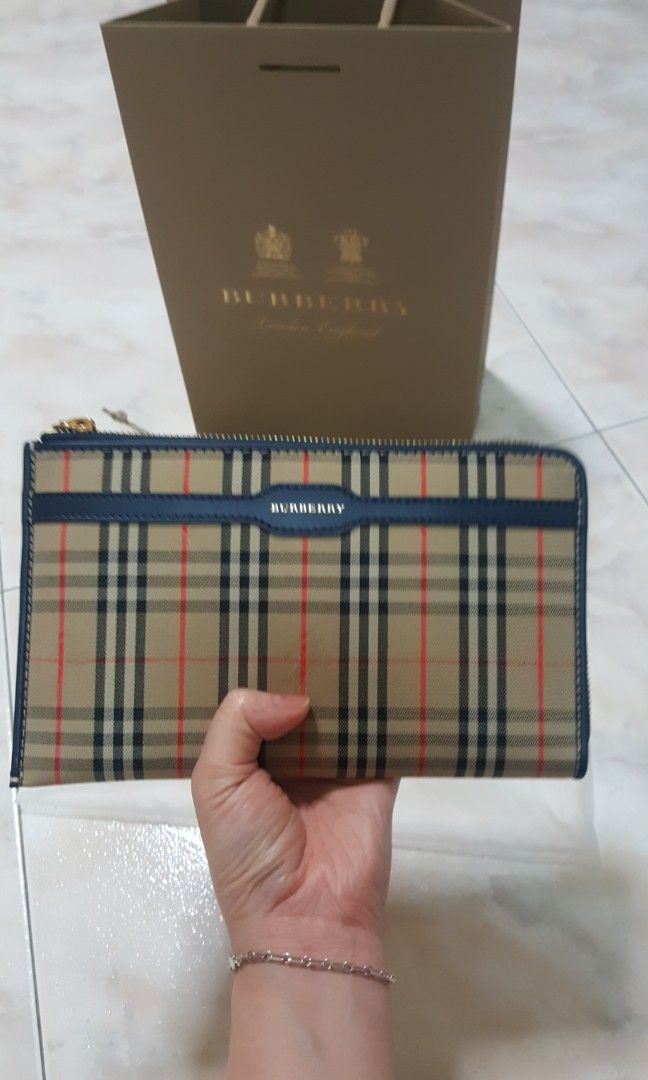Burberry clutch wallet deals