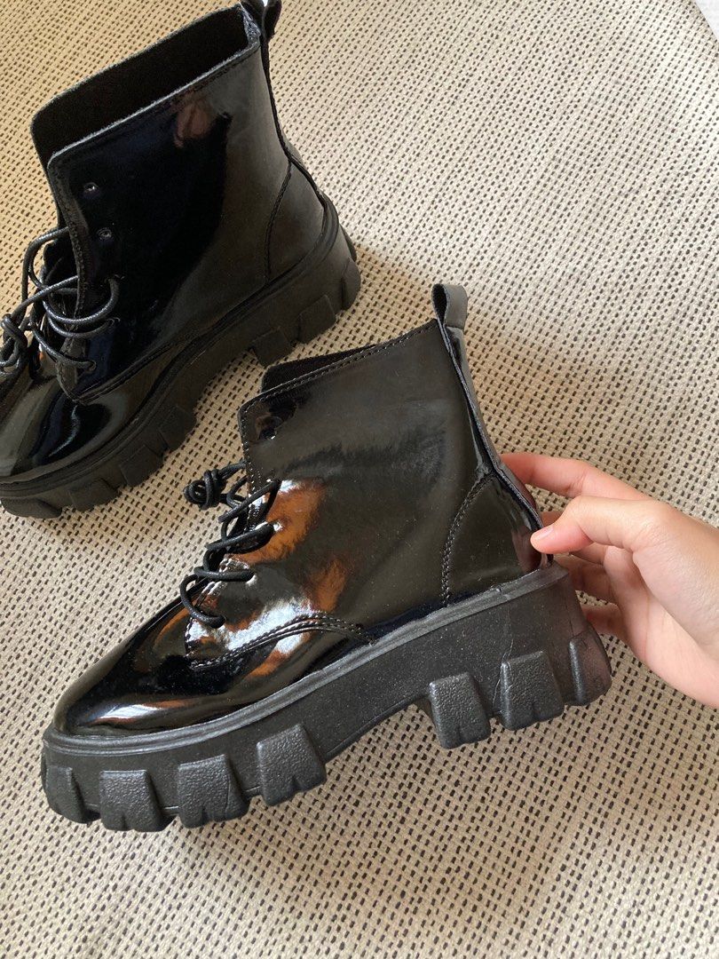 combat chelsea boots