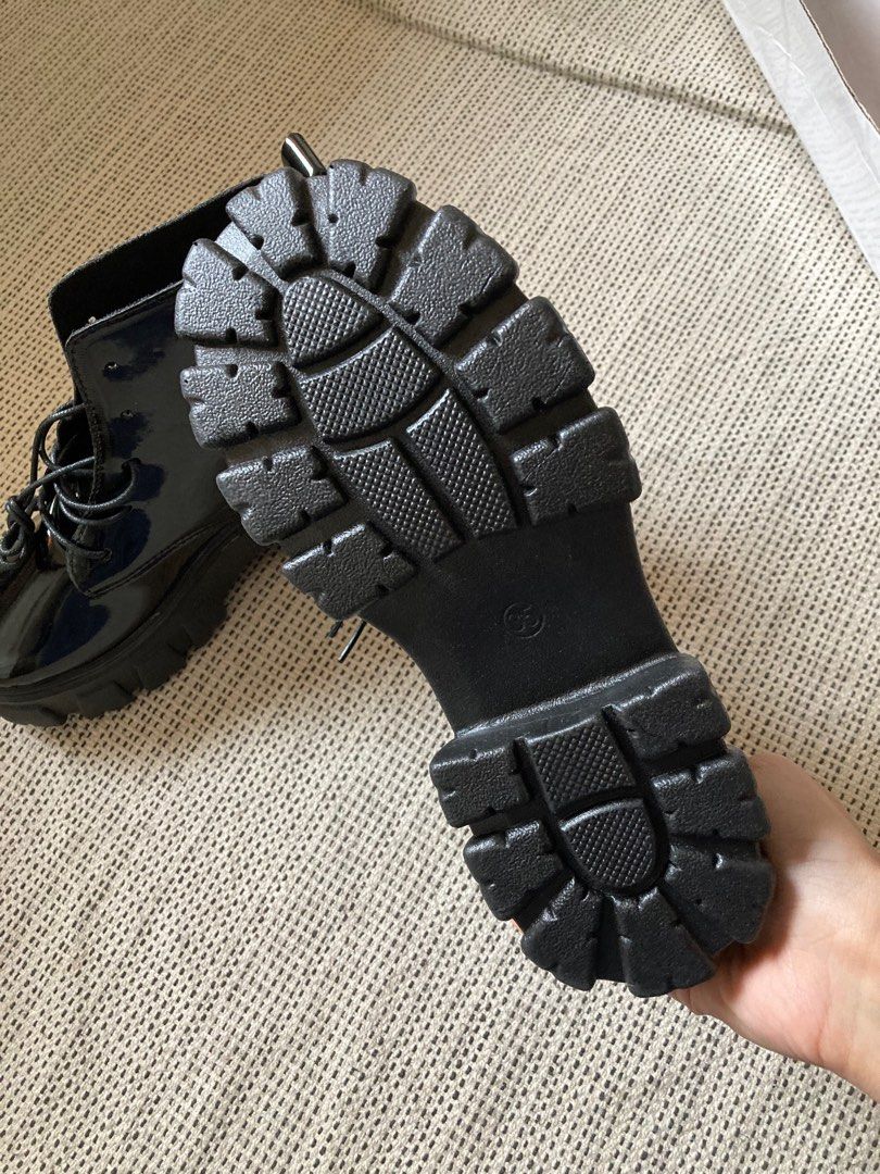 combat chelsea boots