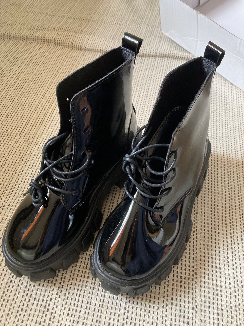 combat chelsea boots