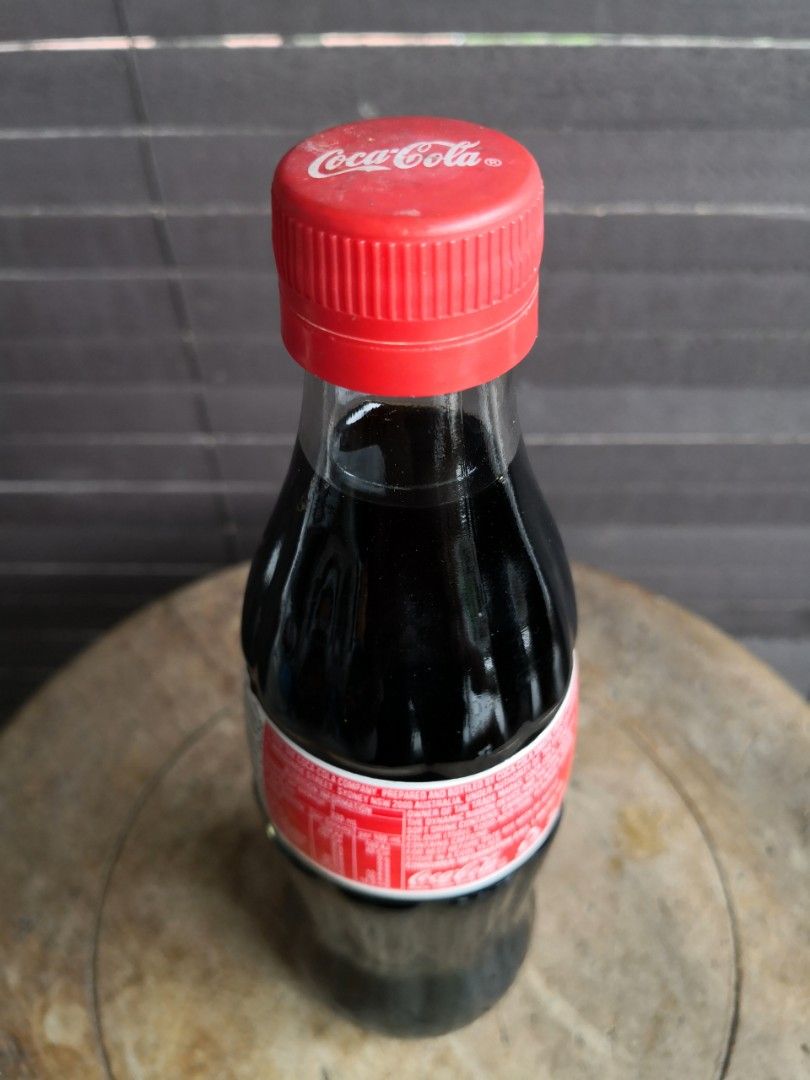 CocaCola Glass Bottle (330 ml); Australia *Coke, Plastic Cap, Hobbies