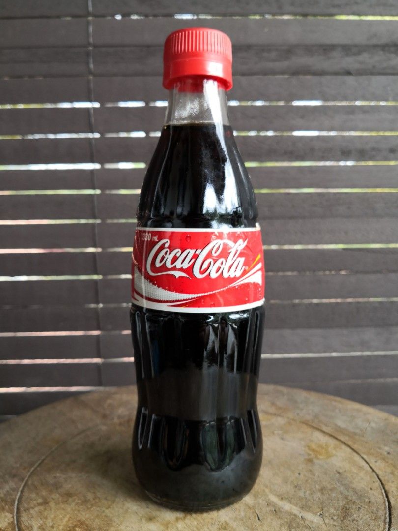 CocaCola Glass Bottle (330 ml); Australia *Coke, Plastic Cap, Hobbies & Toys, Collectibles