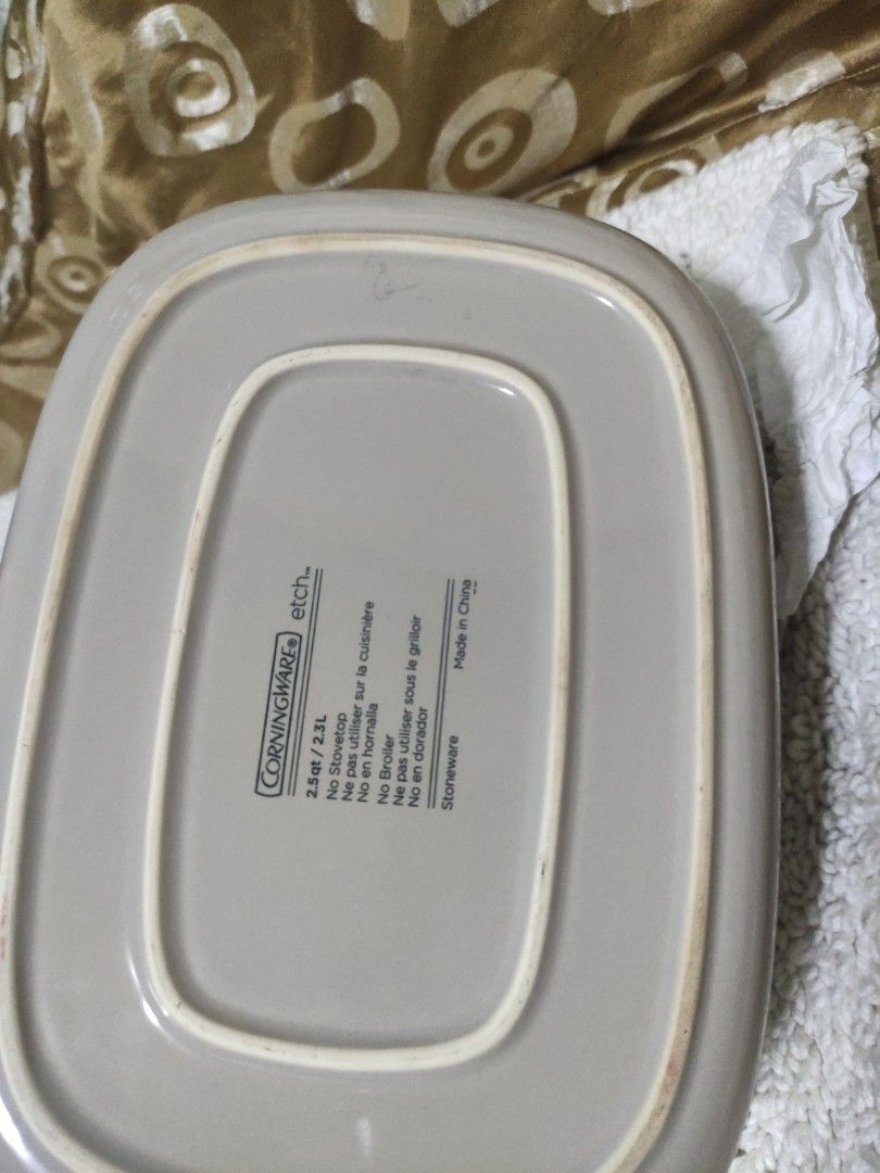 Corningware casserole dish with lid, Furniture & Home Living