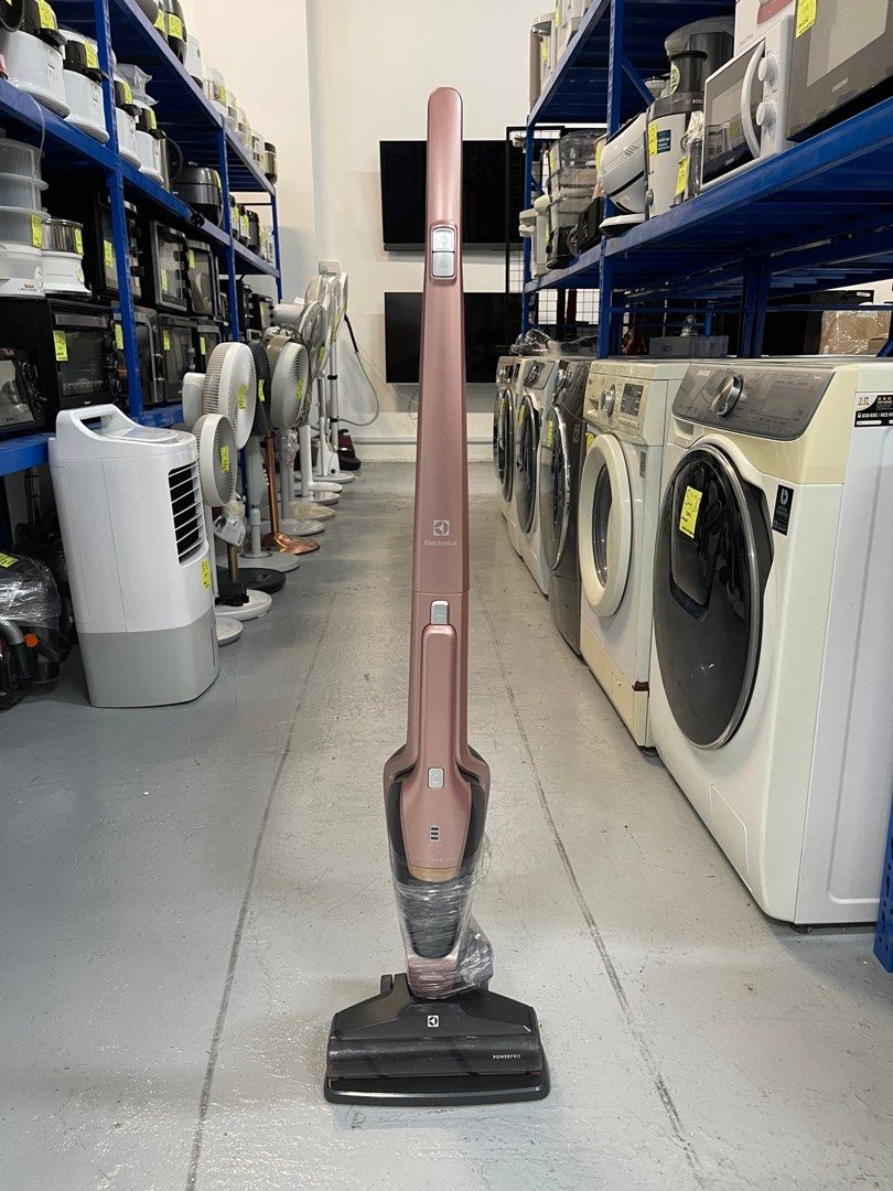 ELECTROLUX ZB3414AK HANDSTICK VACUUM CLEANER (18V) 2IN1 ERGORAPIDO POWERPRO, TV & Home
