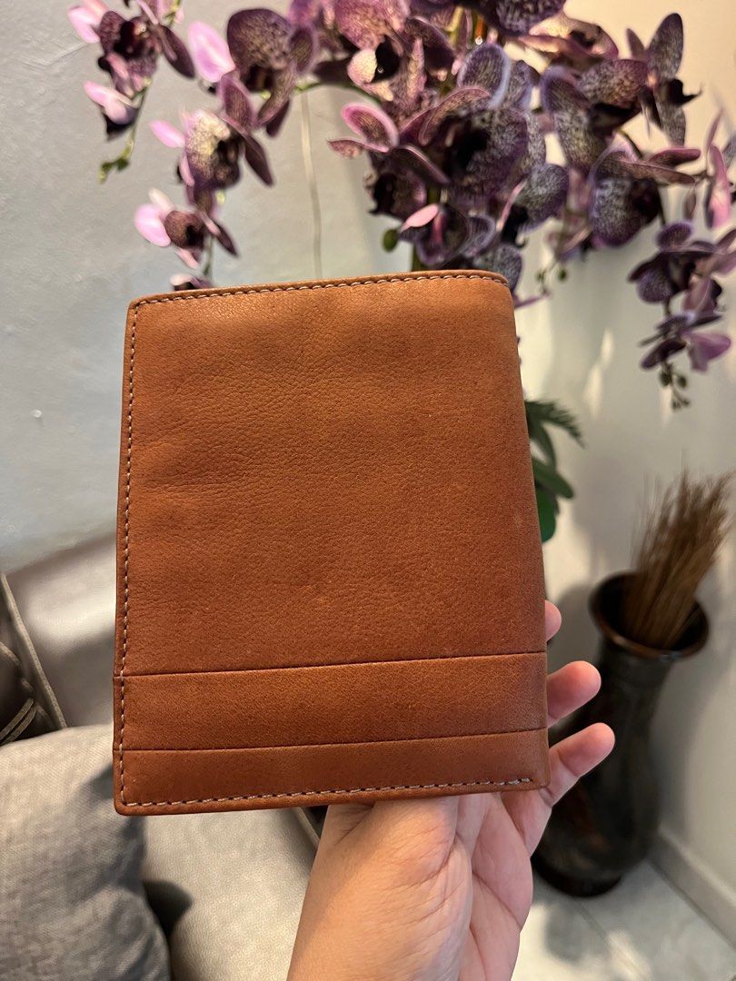 FOSSIL Passport Holder with price tag, Men's Fashion, Watches