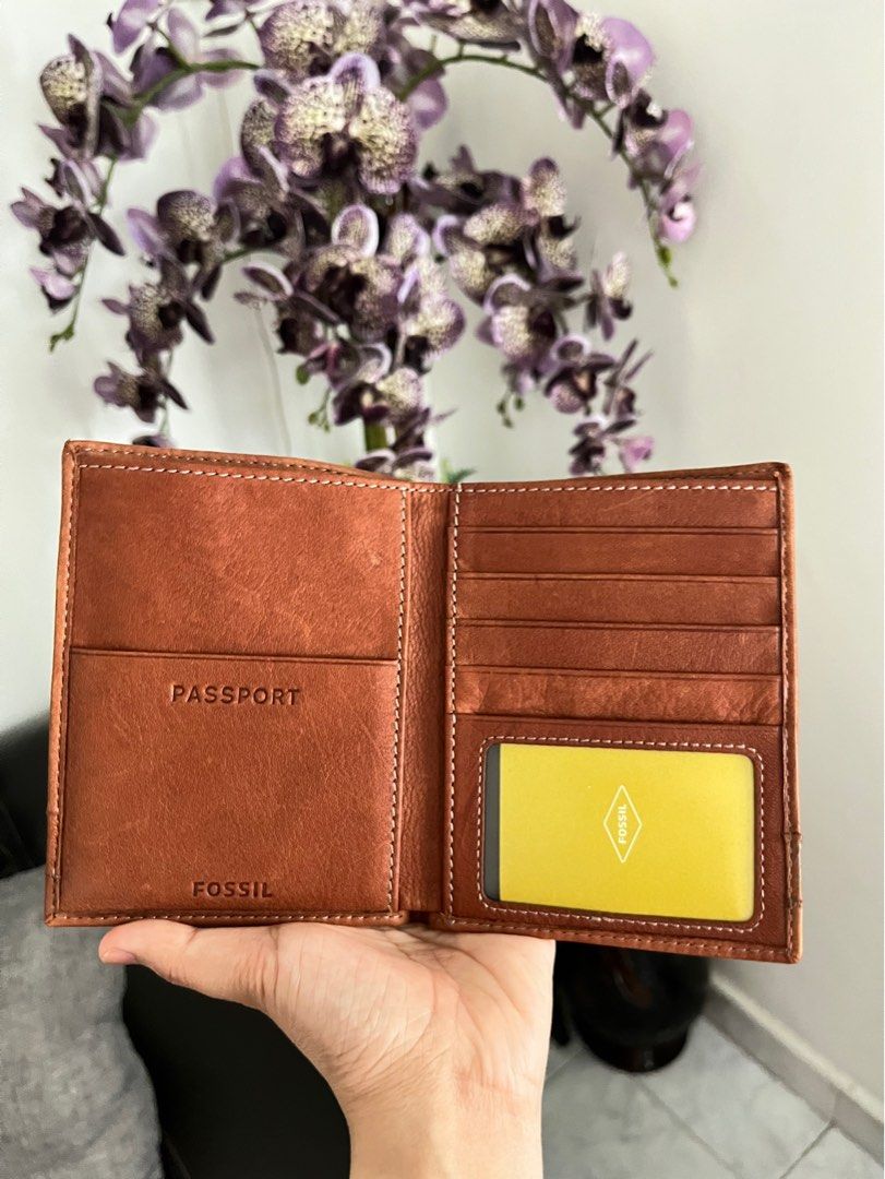 FOSSIL Passport Holder with price tag, Men's Fashion, Watches