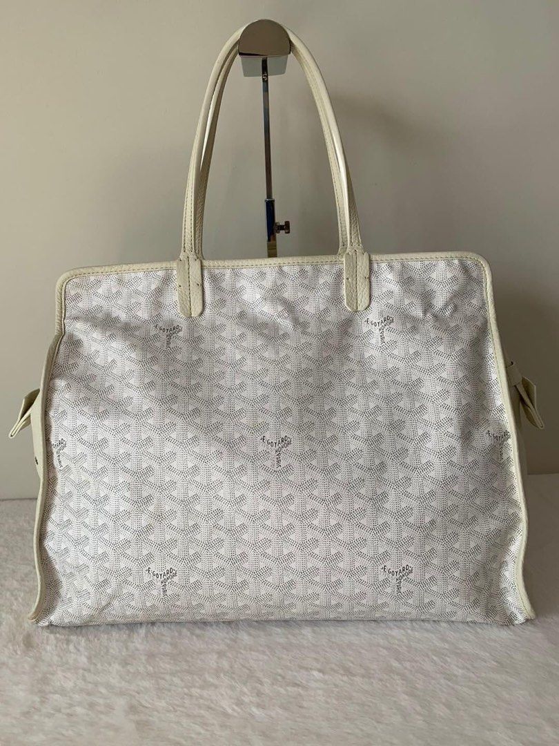 Goyard Sac Hardy PM (Category: Luxury Bags & Wallets) located in Manila. Submitted by bagislifeshop (Listing ID 1211629193, Image 2). Description: ▪️Goyard Sac Hardy PM▪️ ☑️Available in Pampanga ✅Condition: 8.5/10 ✅Material: Goyardine Canvas & Decize Taurillon Leather ✅Size: : 31 cm x 17 cm x 40 cm ;800 g ✅Inclusion: dustbag and booklet .