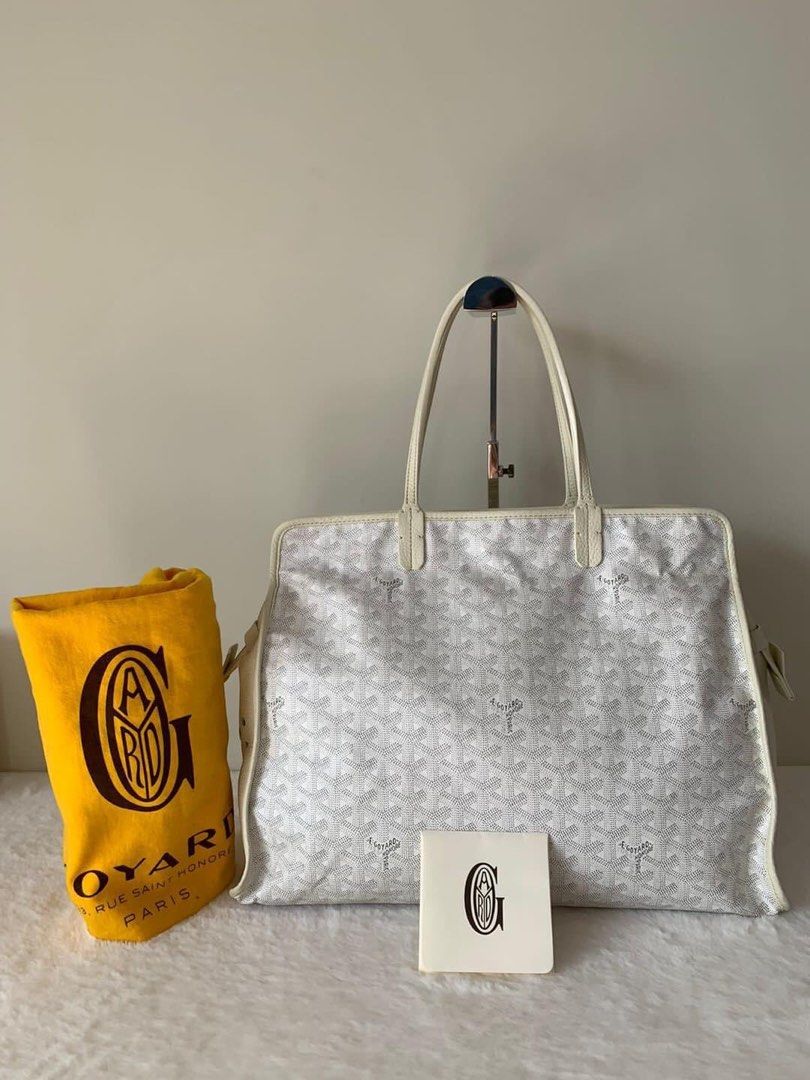Goyard Sac Hardy PM (Category: Luxury Bags & Wallets) located in Manila. Submitted by bagislifeshop (Listing ID 1211629193, Image 1). Description: ▪️Goyard Sac Hardy PM▪️ ☑️Available in Pampanga ✅Condition: 8.5/10 ✅Material: Goyardine Canvas & Decize Taurillon Leather ✅Size: : 31 cm x 17 cm x 40 cm ;800 g ✅Inclusion: dustbag and booklet .