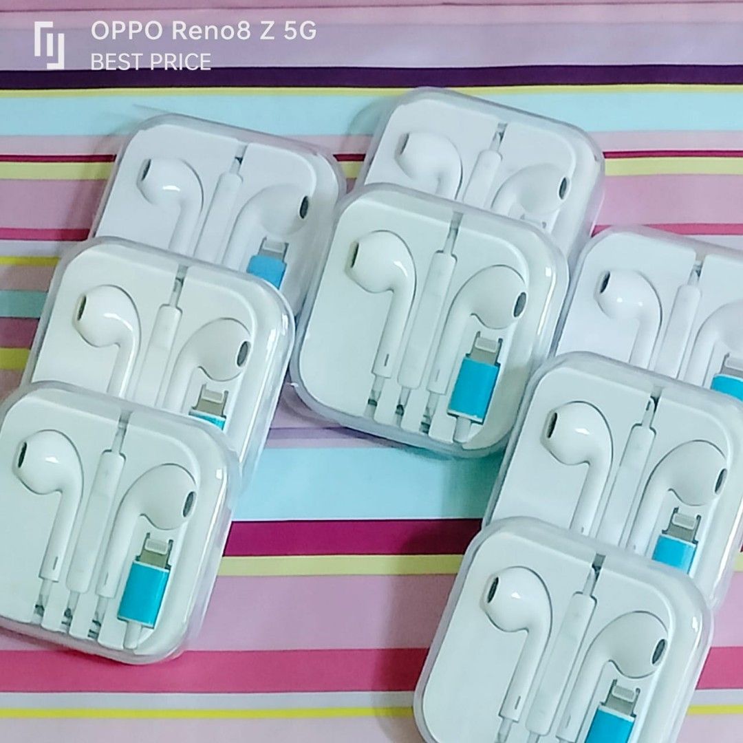 Iphone headset (Category: Earphones) located in Paranaque City. Submitted by audioaddict0517 (Listing ID 1211561543, Image 1). Description: .