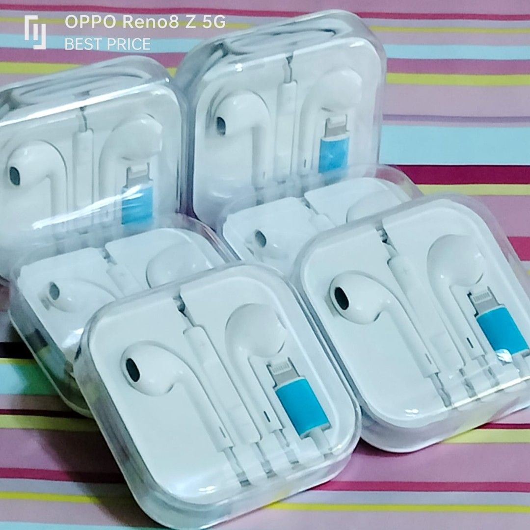Iphone headset (Category: Earphones) located in Paranaque City. Submitted by audioaddict0517 (Listing ID 1211561543, Image 2). Description: .
