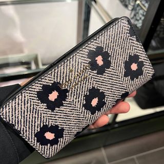 (Category: ) located in . Submitted by brandsdirectshopping (Listing ID 1211592767, Image 1). Description: .