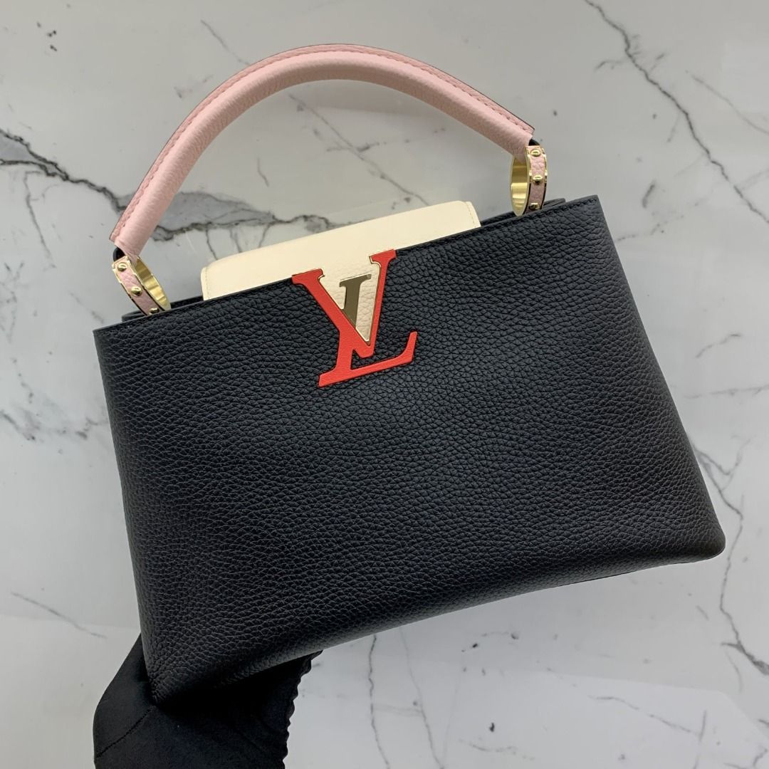 Small shoulder moon shape Louis Vuitton handbag, Luxury, Bags & Wallets on  Carousell