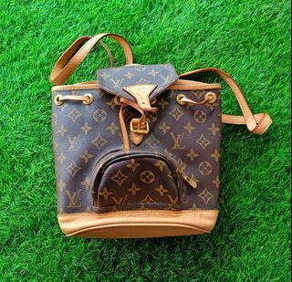 LOUIS VUITTON LV CHRISTOPHER MM M45419, Luxury, Bags & Wallets on Carousell