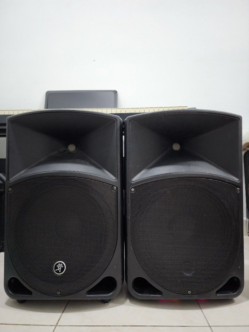 Mackie 1000w speakers top