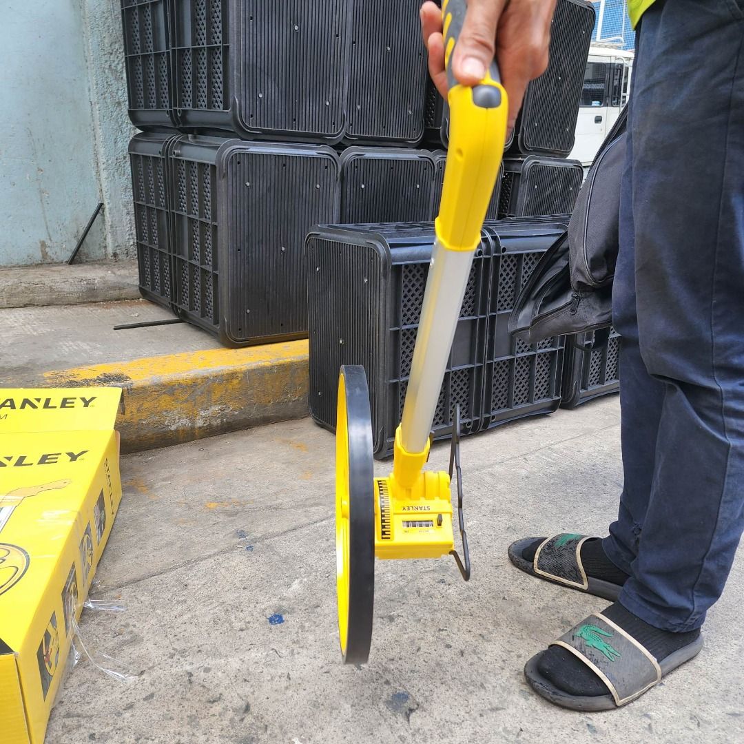 Measuring Wheel (Category: Industrial Equipment) located in Manila. Submitted by 09970844038rean.hayai (Listing ID 1211562860, Image 1). Description: Measuring Wheel Length [mm]: 645 Height [mm]: 150 Width [mm]: 330 Weight [kg]: 2.3 12'' aluminium wheel counts up to 10000 feet(1000m) with convenient push-button reset 2-section snap-lock handle with ergonomic handle Built-in Kickstand Specs: 318mm Brand: Stanley Price: 4,100.00 For Inquiries Globe