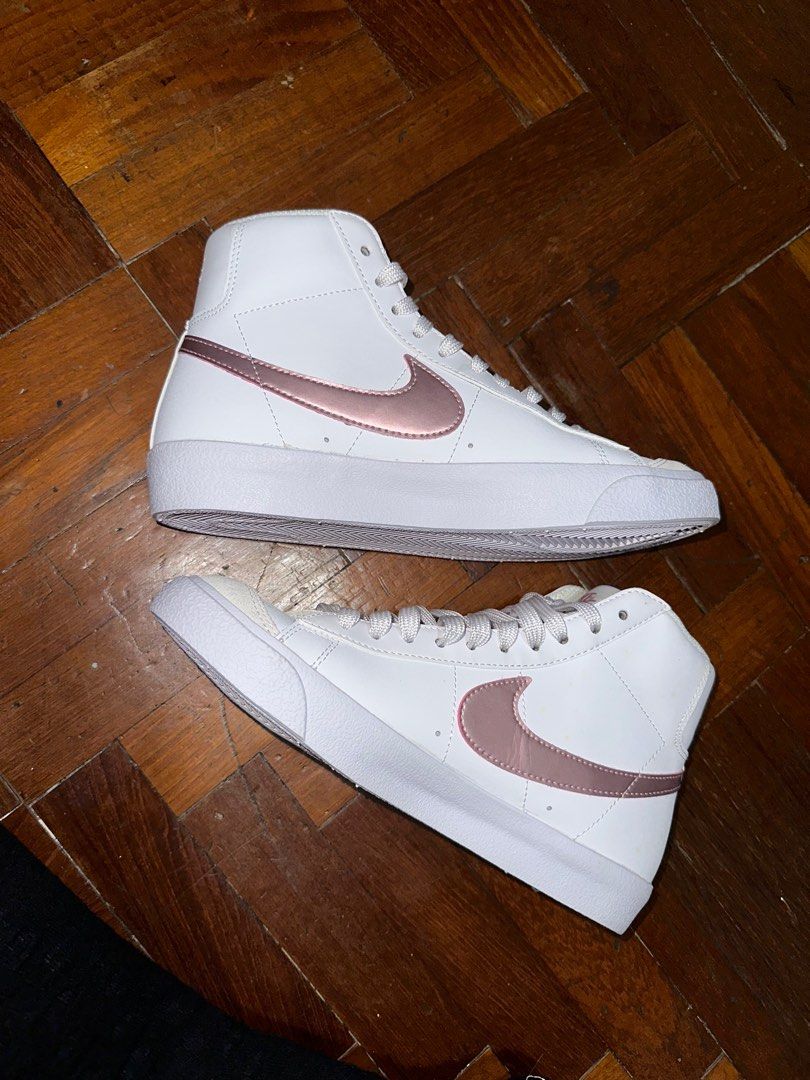 Rose gold 2025 nike blazers