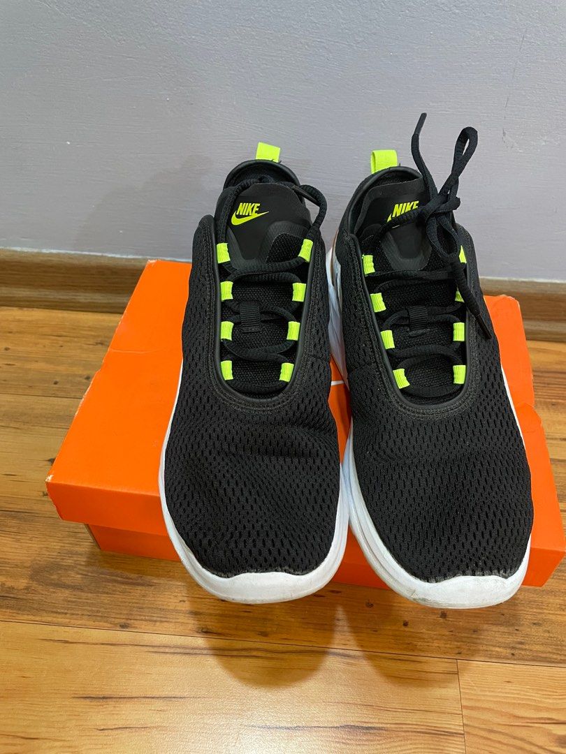 Air max motion deals 2 men's sneakers orange