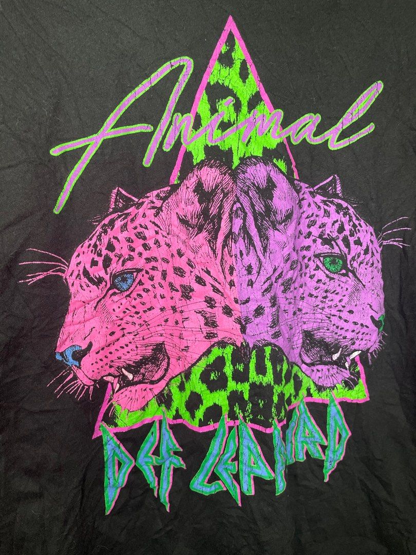 Official Def Leppard Animals Graphic Crop top Shirt, Women's Fashion, Tops,  Shirts on Carousell