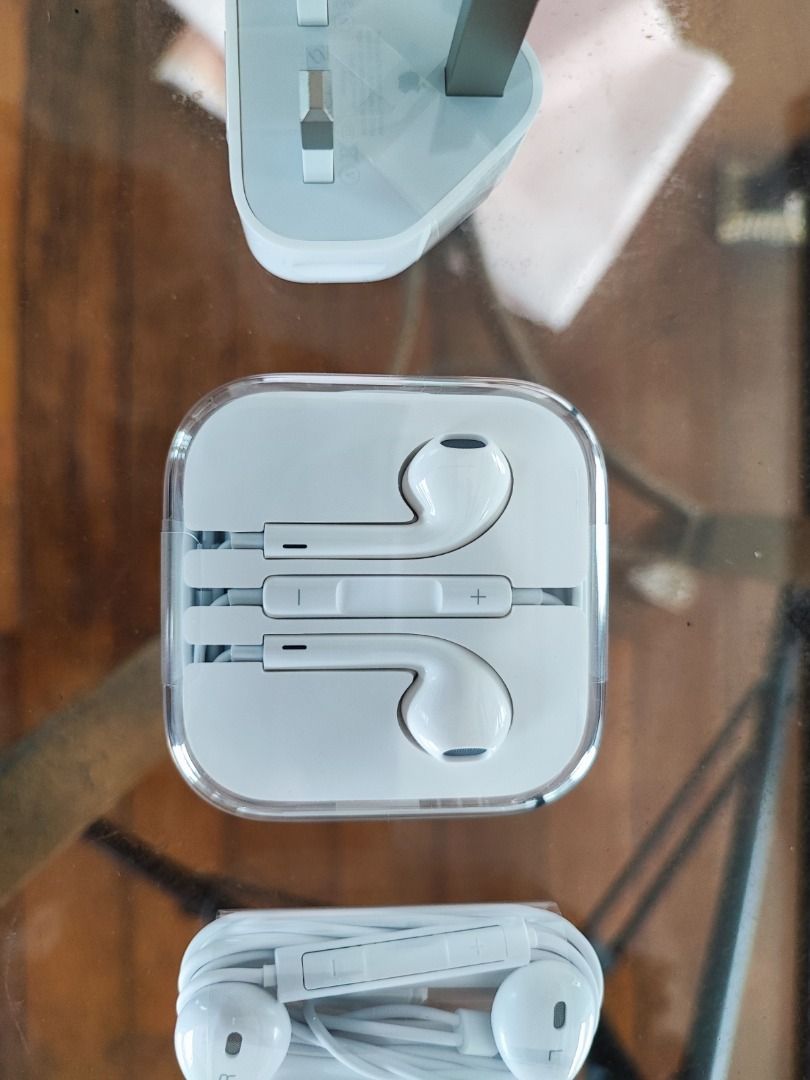 ORIGINAL Apple Headphone Wire, Audio, Headphones & Headsets on Carousell