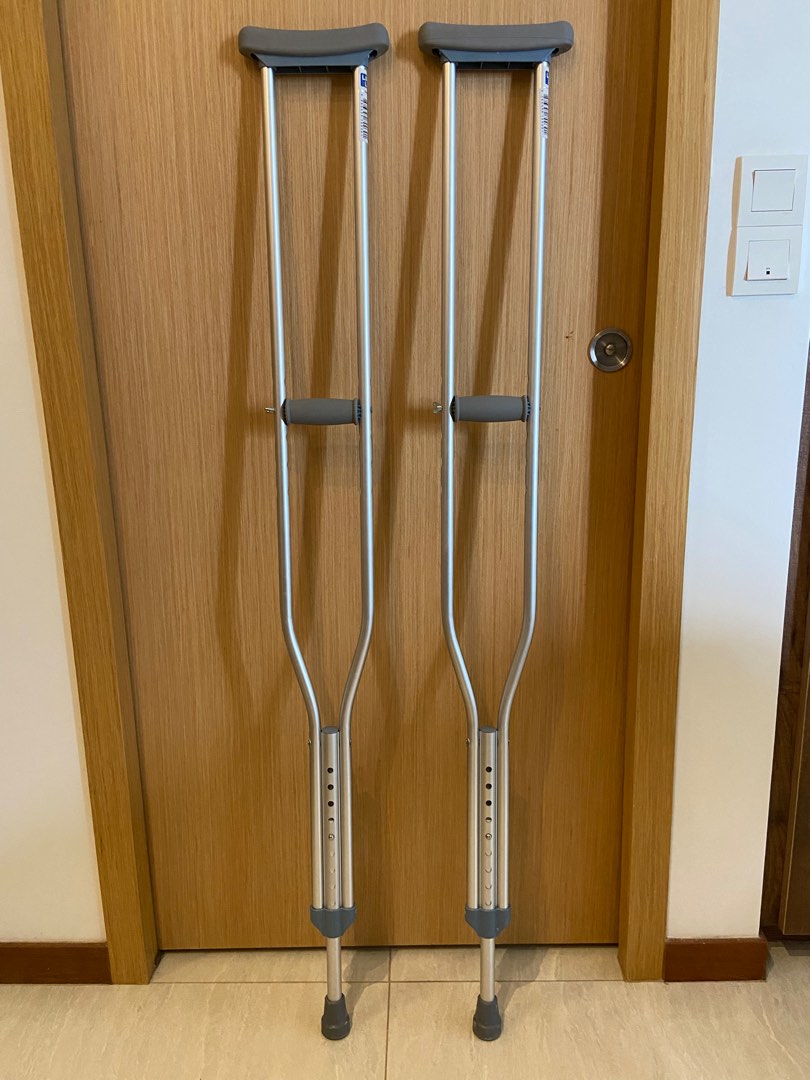 Pair of crutches. Lightweight aluminum, Health & Nutrition, Assistive