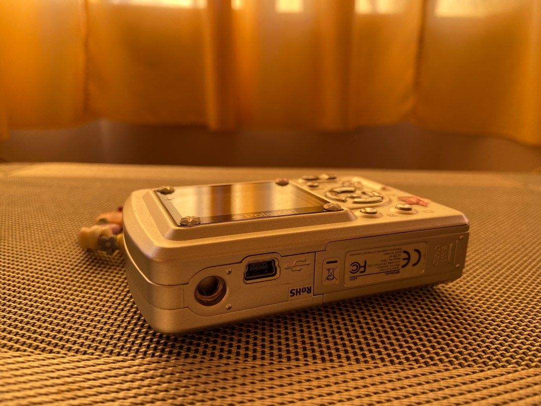POLAROID A520, Photography, Cameras on Carousell