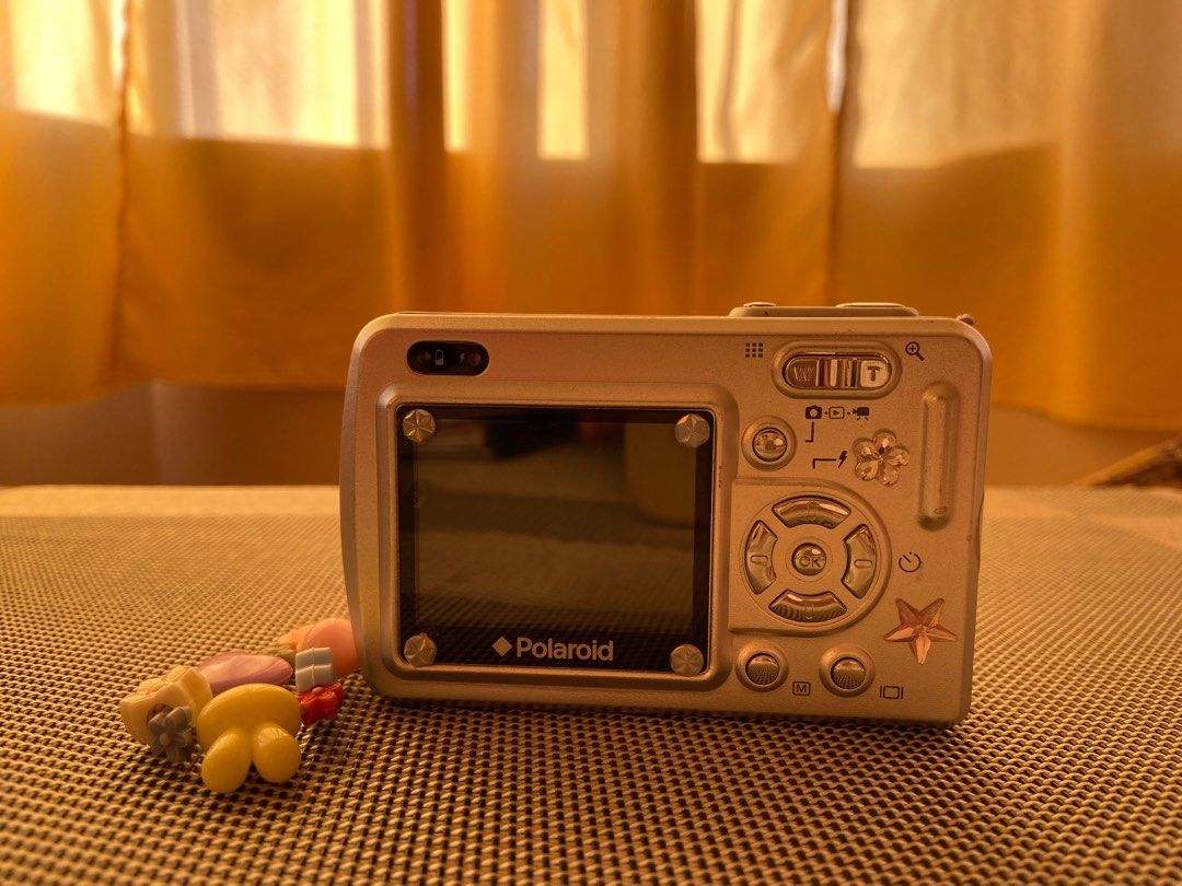 POLAROID A520, Photography, Cameras on Carousell