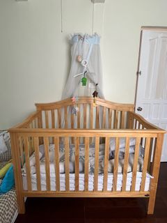 Preloved baby crib