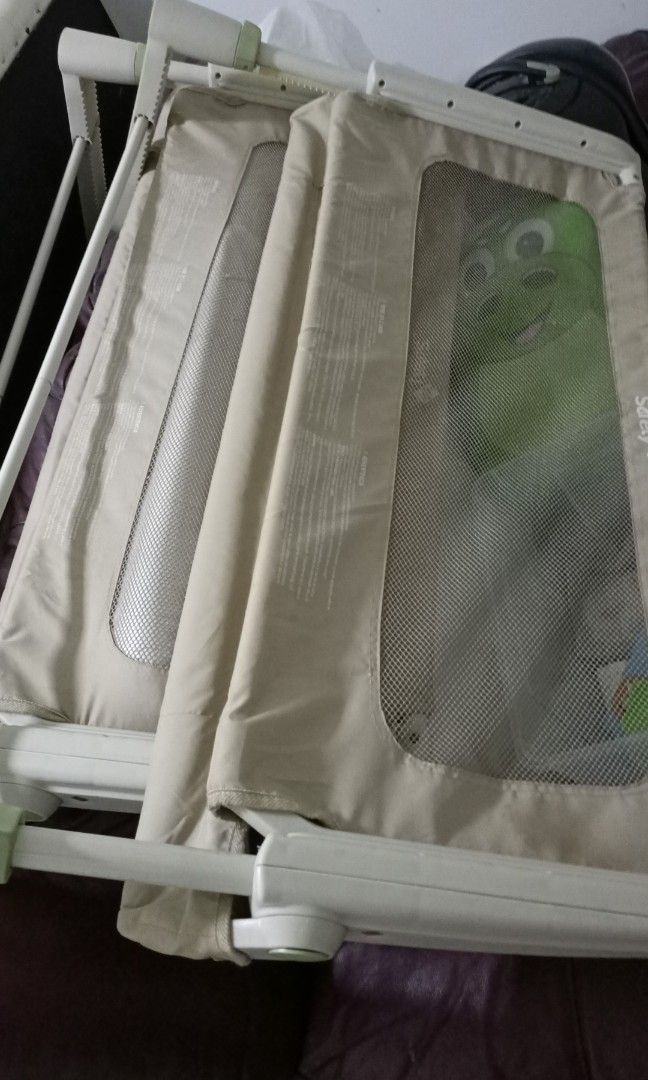 Safety 1st bed guards, Babies & Kids, Baby Nursery & Kids Furniture, Bed Guards on Carousell