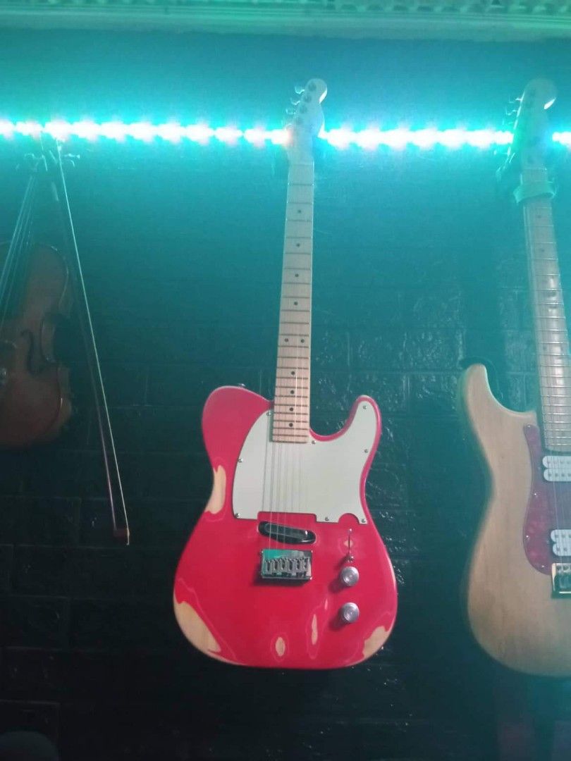 Sale/Swap electric guitar & effect, Hobbies & Toys, Music & Media