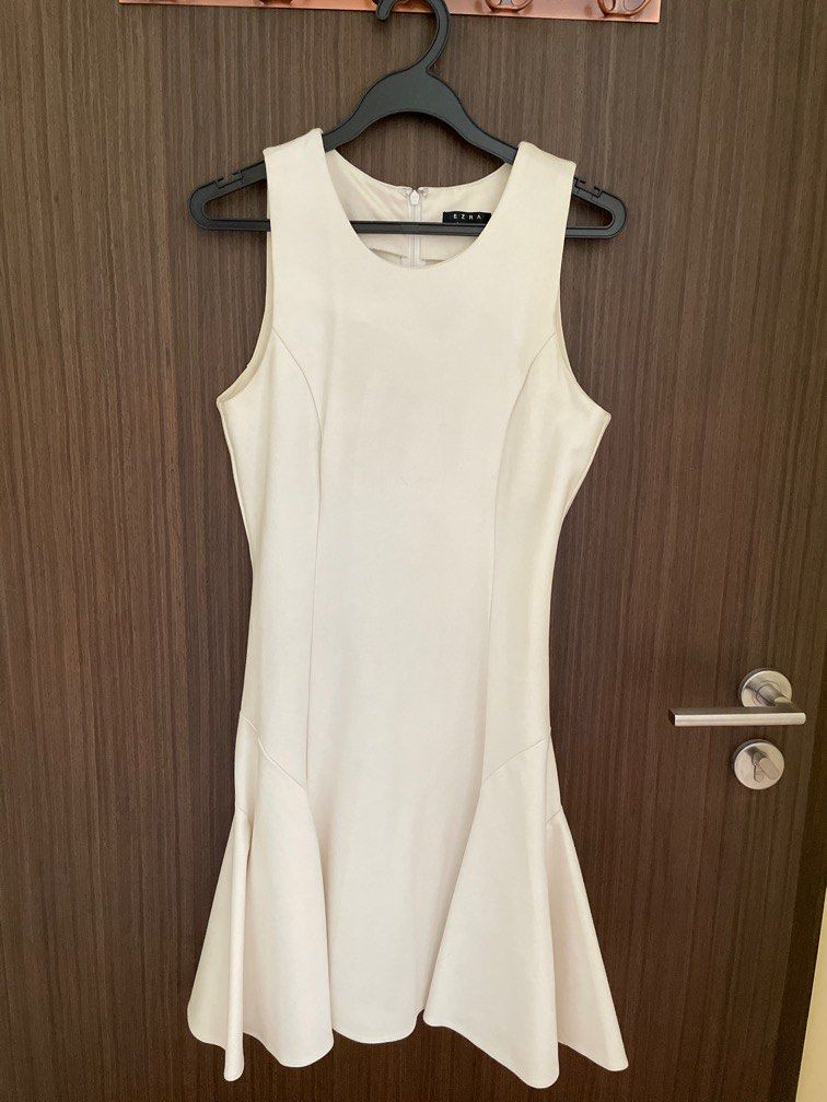 Short white slim fit dress, Women's Fashion, Dresses & Sets, Dresses on  Carousell