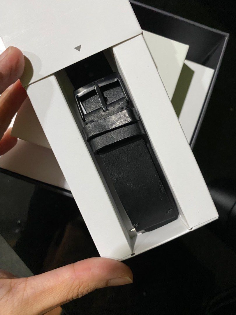 SUUNTO 9 BARO RED RARE COLOUR Luxury Watches on Carousell