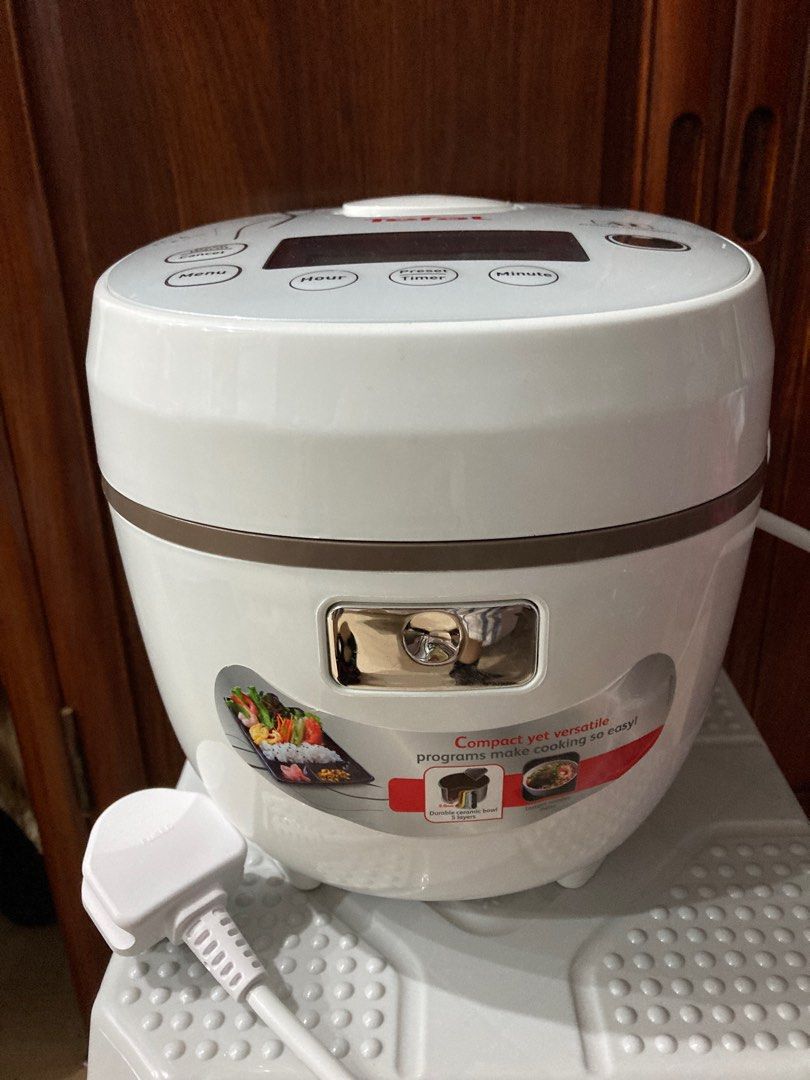 Tefal (Category: Cookers) located in Singapore. Submitted by verybless (Listing ID 1211648607, Image 3). Description: Use 3 to 5 times, condition 9/10.