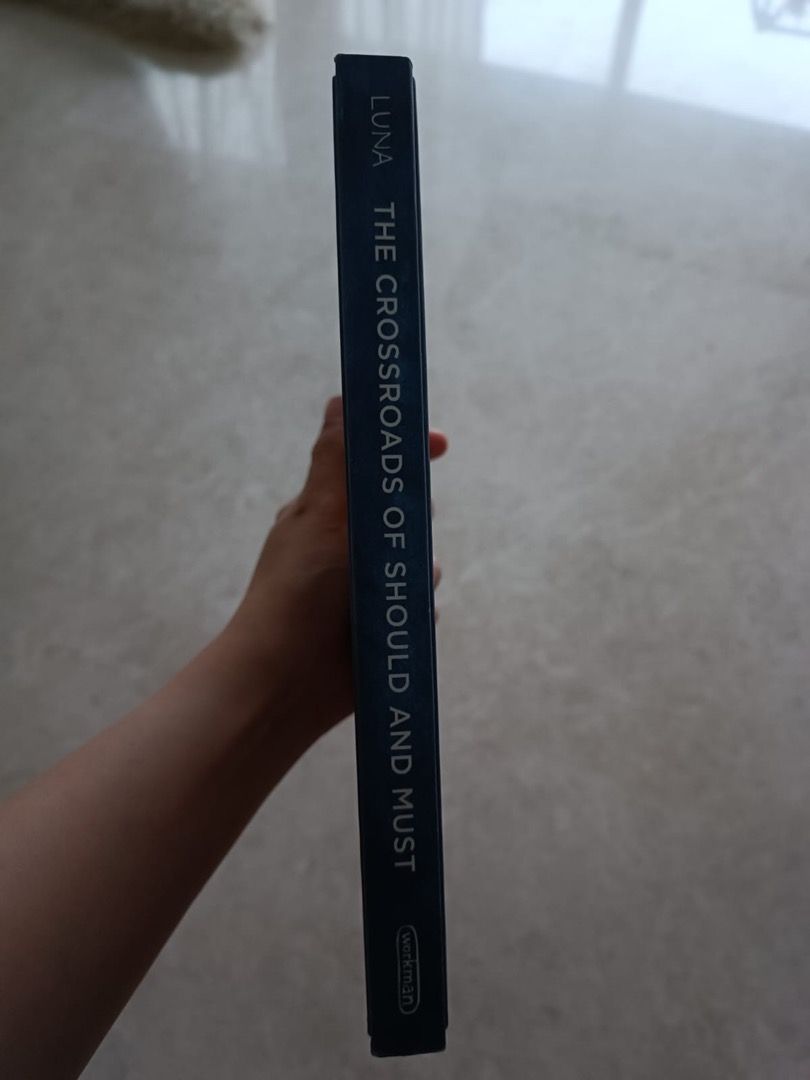 The Crossroads Of Should And Must: Find And Follow Your Passion By Elle Luna - VERY GOOD