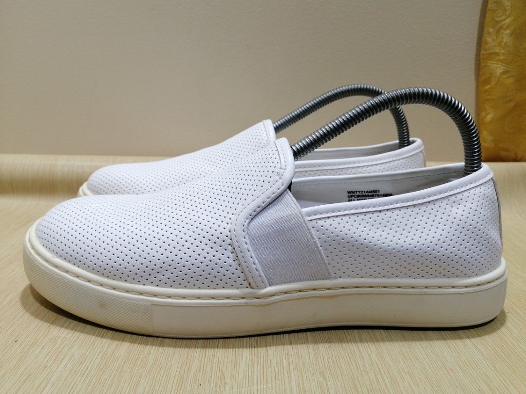 Time and tru top slip on shoes
