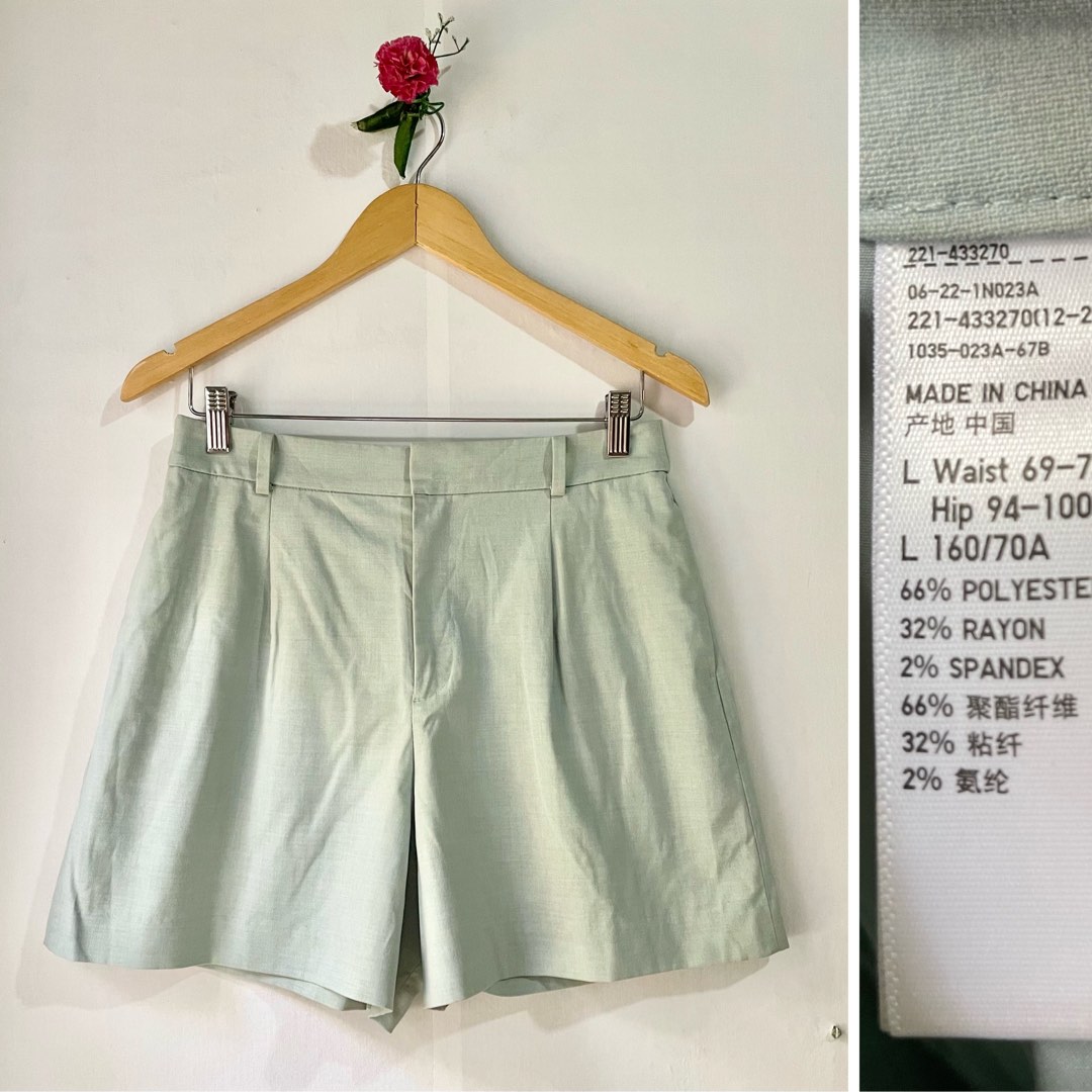 Uniqlo teal hw tucked shorts, Women's Fashion, Bottoms, Shorts on Carousell