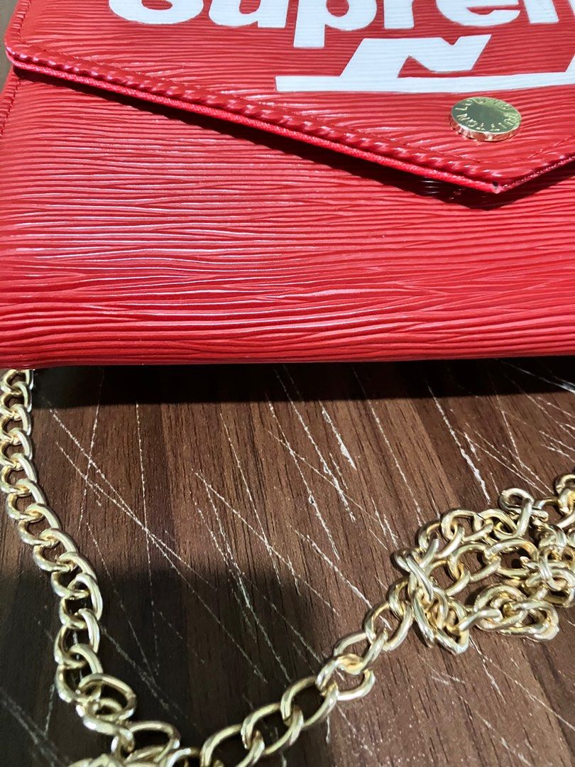 Wallet purse sling bag. Supreme fashion.Red. Used. Detachable chain