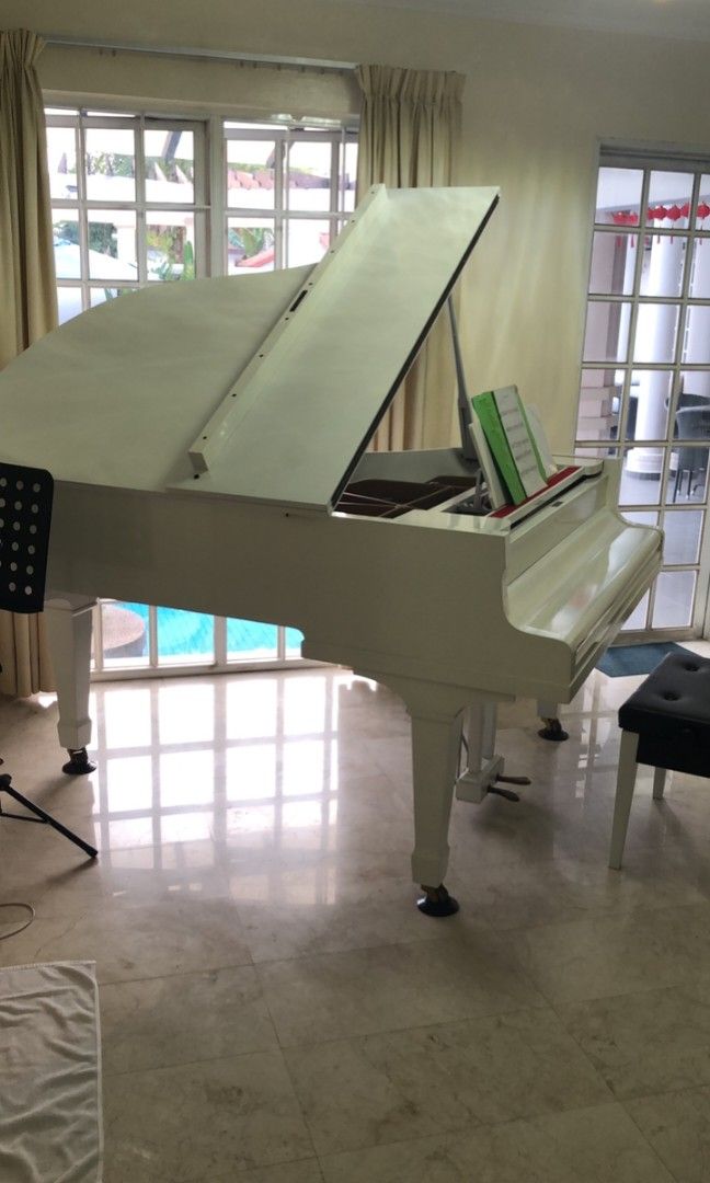 Yamaha G3 Baby Grand Piano White, Hobbies & Toys, Collectibles