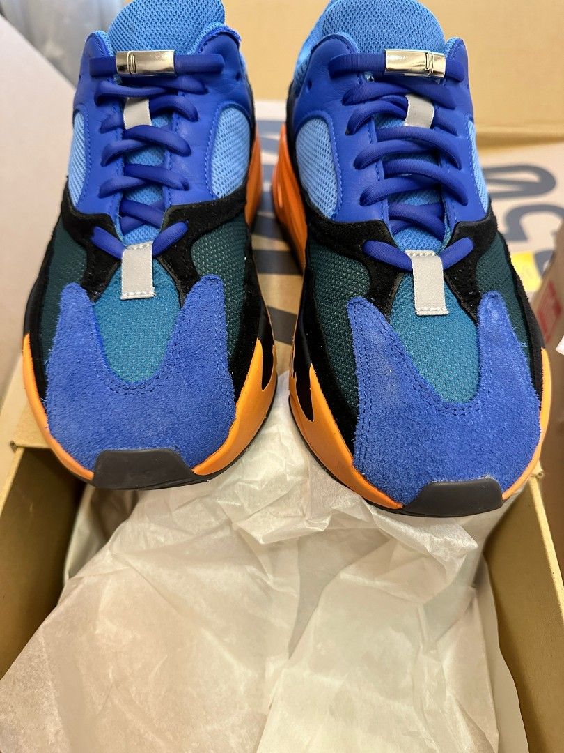 YEEZY BOOST 700 V2 LIGHT BLUE