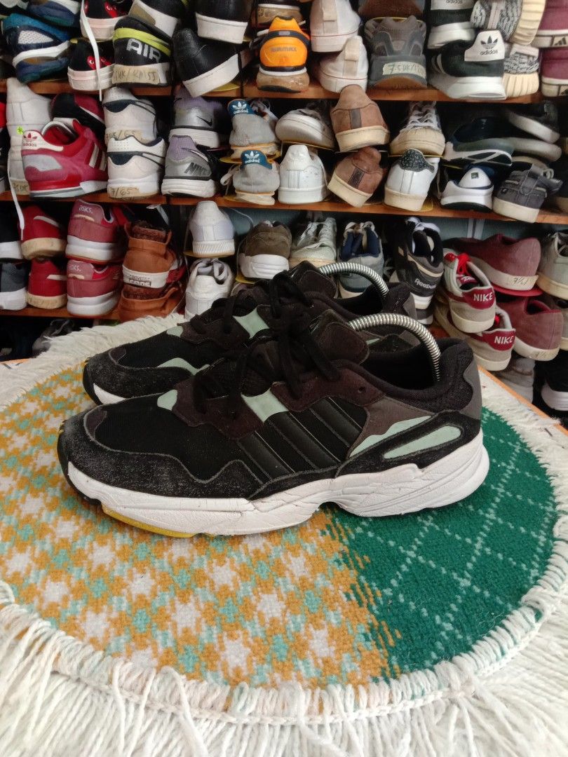 8.5 uk adidas yang tapak torsion Men s Fashion Footwear Sneakers on Carousell