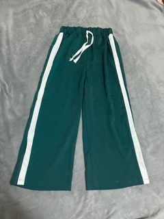 小隻女孩♡︎墨綠質感開衩鬆緊寬褲 側邊白直條